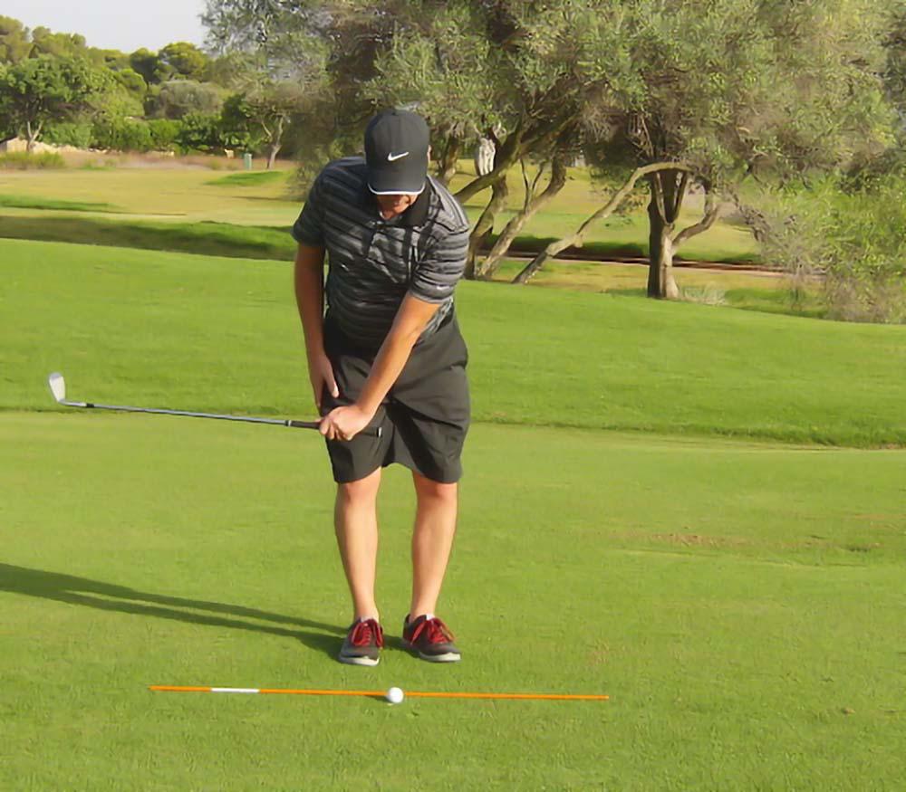 So Sánh 2 Kỹ Thuật Pitching và Chipping Trong Golf